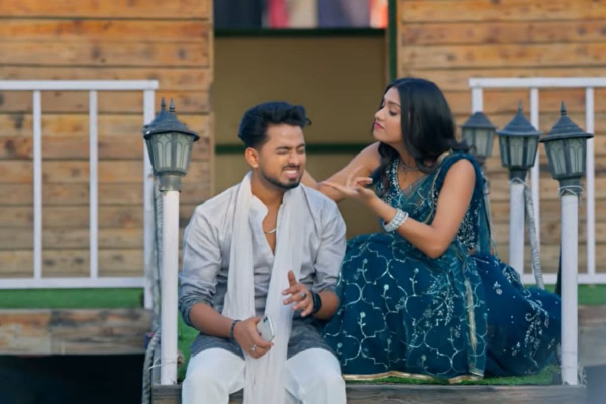 'राजा मनबS की ना' गाने में दिखी पत्नी की मजेदार नाराजगी, ब्लू लहंगे में काजल ने जीता दिल