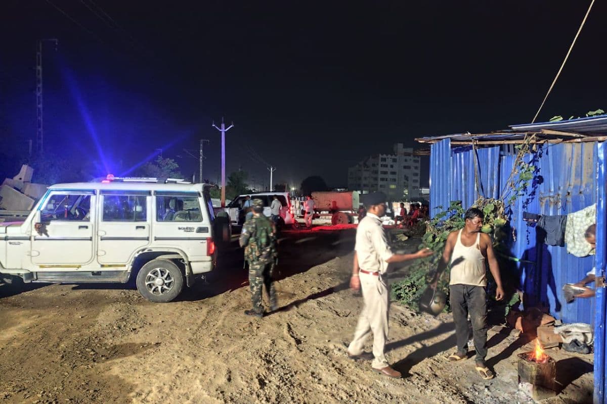 रामगढ़ में अमन साहू गैंग का तांडव, पतरातू ओवरब्रिज निर्माण स्थल पर फायरिंग और बमबाजी, गार्ड को लगी गोली