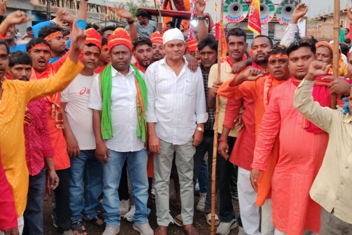 रामगढ़ में नफरत पर भारी भाईचारा: रामनवमी पर हिंदू-मुस्लिम समुदाय ने साथ खेली लाठी और तलवार