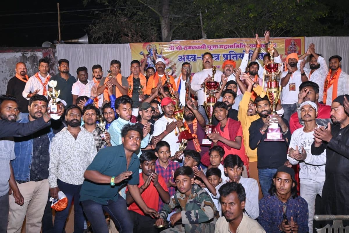 Ramgarh: अस्त्र-शस्त्र अखाड़ा प्रतियोगिता का आयोजन, पुलिस ने निकाला फ्लैग मार्च