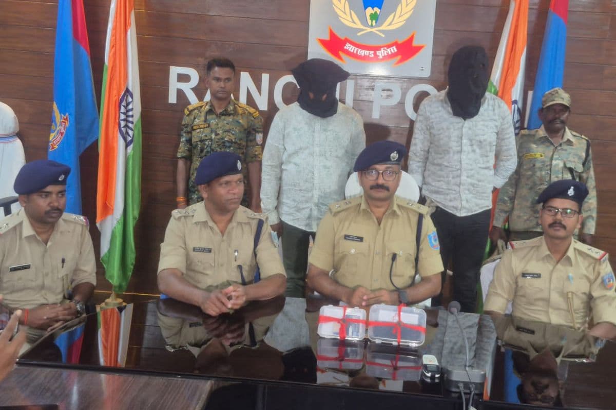 ATM कार्ड बदलकर ठगी करने आए थे रांची, चेकिंग में पुलिस के हत्थे चढ़े दो अपराधी