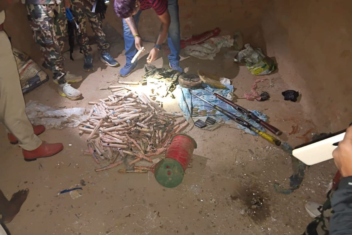 बिहार STF ने नवादा में PLFI नक्सलियों की साजिश को किया नाकाम, 40 किलो विस्फोटक पकड़ा, दो गिरफ्तार