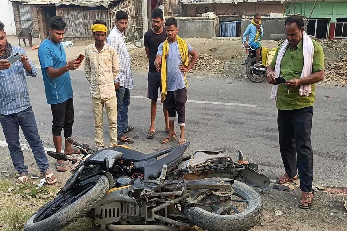 विवाह में भोज खाने जा रहे साहिबगंज के दो दोस्तों की सड़क हादसे में मौत, पेड़ से टकराई बाइक