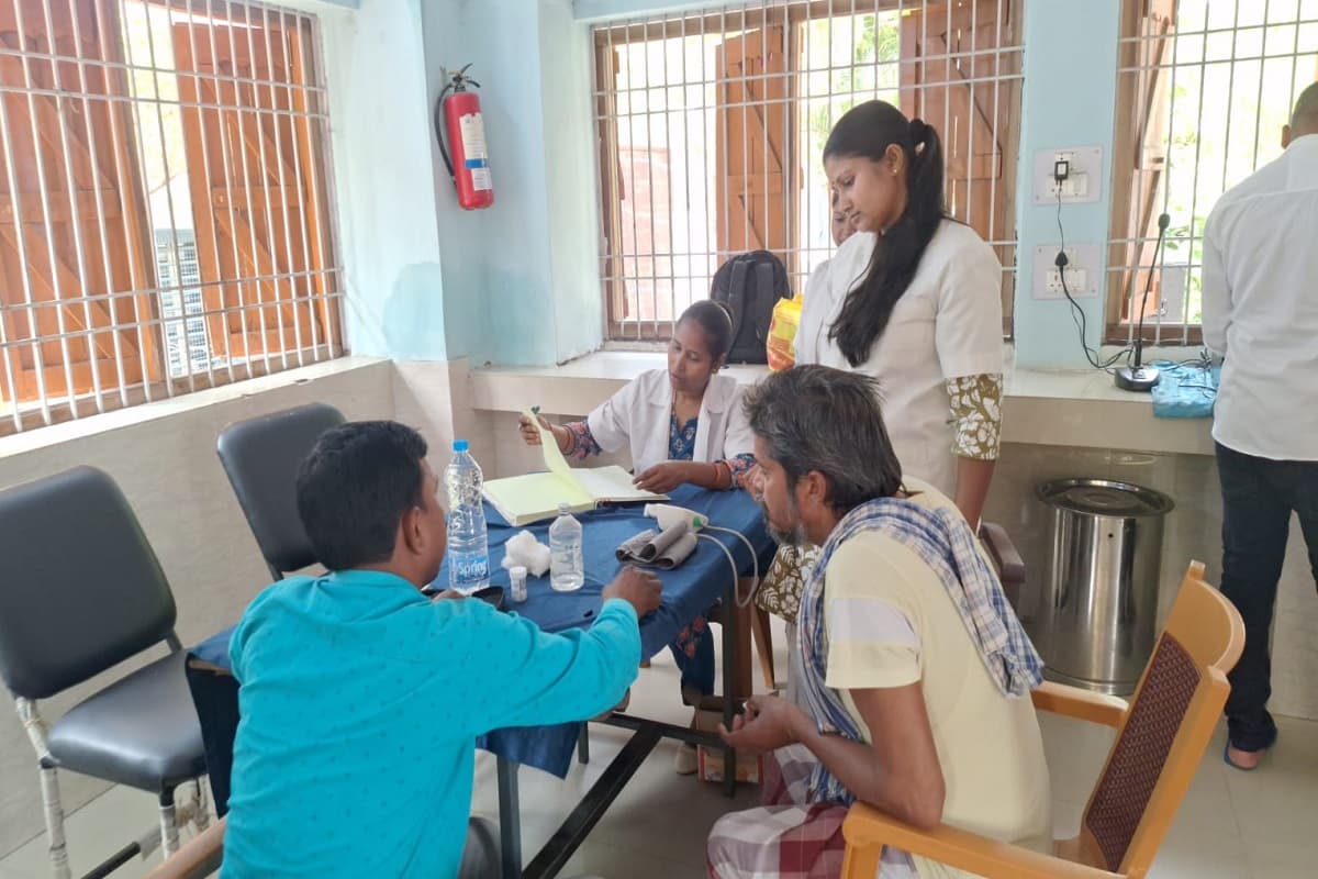 सरायकेला के जिला जेल में कानूनी जागरूकता और हेल्थ चेकअप कैंप आयोजित