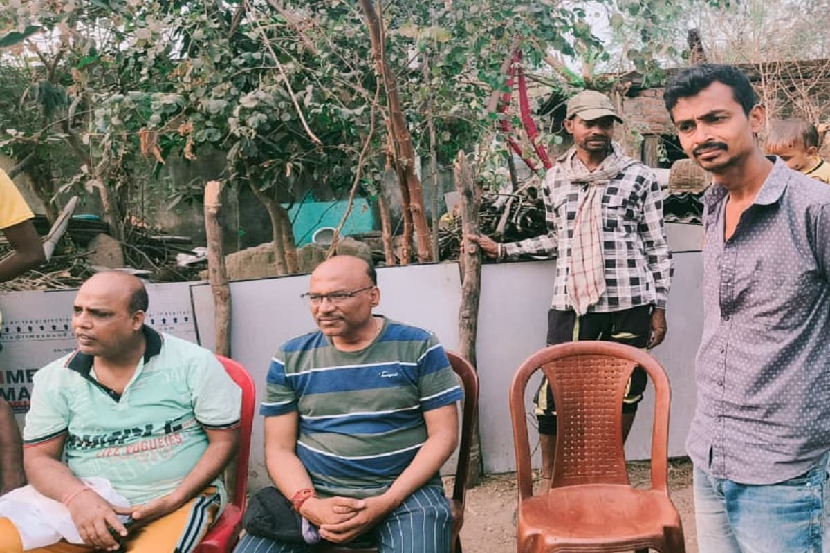 हृदयरोगी से मिले सरायकेला के नगर पंचायत अध्यक्ष, बेहतर इलाज का किया इंतजाम