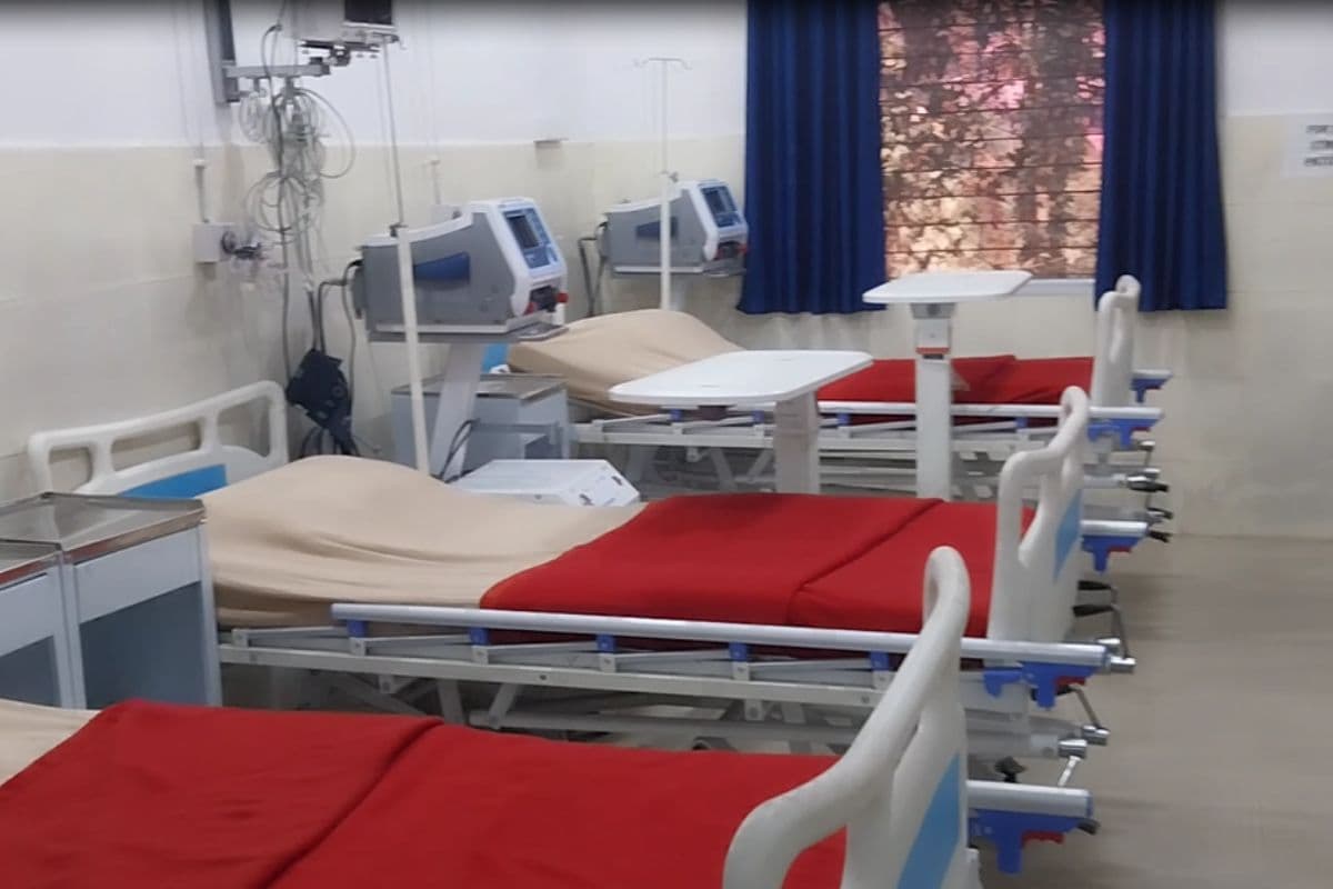 सरायकेला सदर अस्पताल का ICU बना 'शो-पीस': 38 लाख की मशीनें खा रहीं धूल
