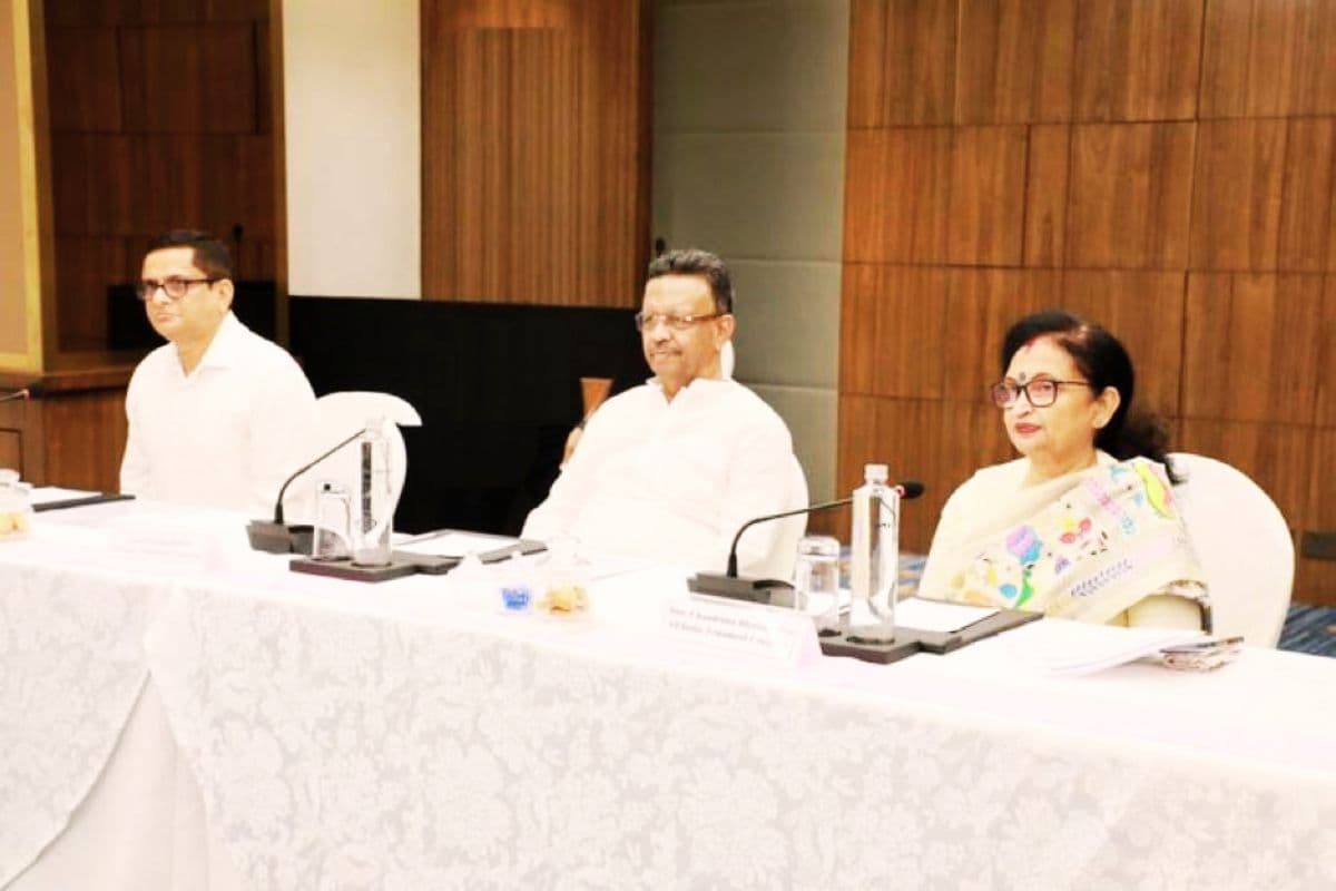 हर दिन जारी हो सप्लीमेंट्री वोटर लिस्ट, नाम काटने के कारण बताये इलेक्शन कमीशन : टीएमसी