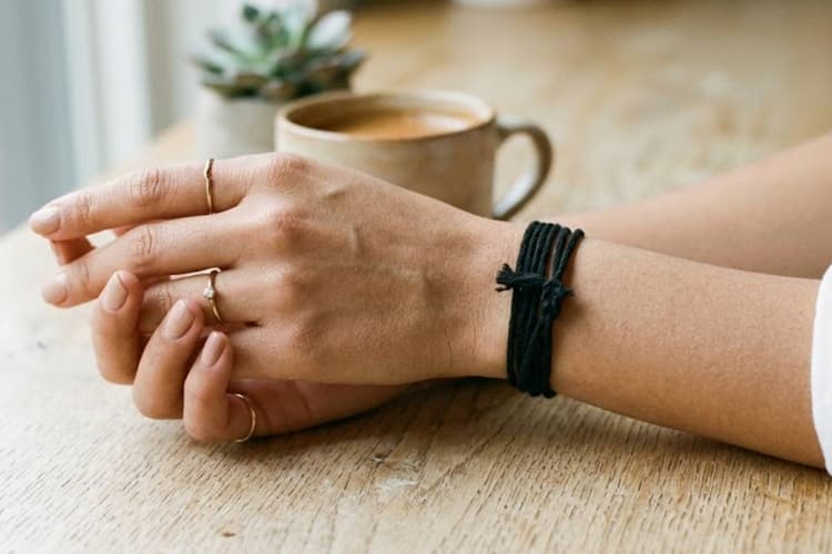 डॉ. जय मदान के अनुसार काला धागा बांधने के वास्तु टिप्स