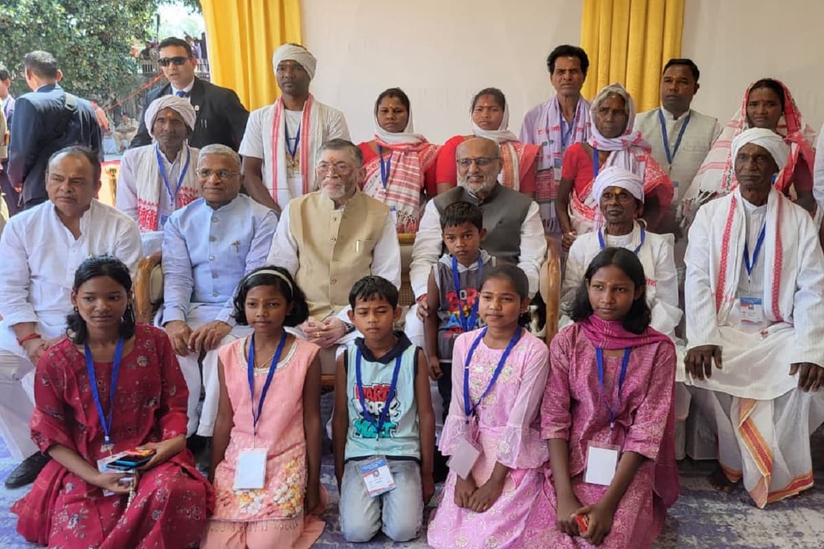 उपराष्ट्रपति ने उलिहातू में बिरसा मुंडा के वंशजों से की मुलाकात, आईआईएम रांची के दीक्षांत समारोह में होंगे शामिल