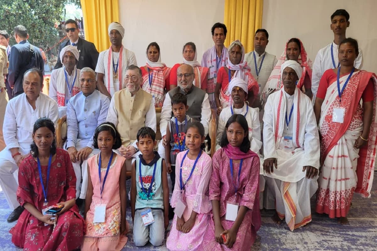 उपराष्ट्रपति ने उलिहातू में बिरसा मुंडा के वंशजों से की मुलाकात, आईआईएम रांची के दीक्षांत समारोह में होंगे शामिल