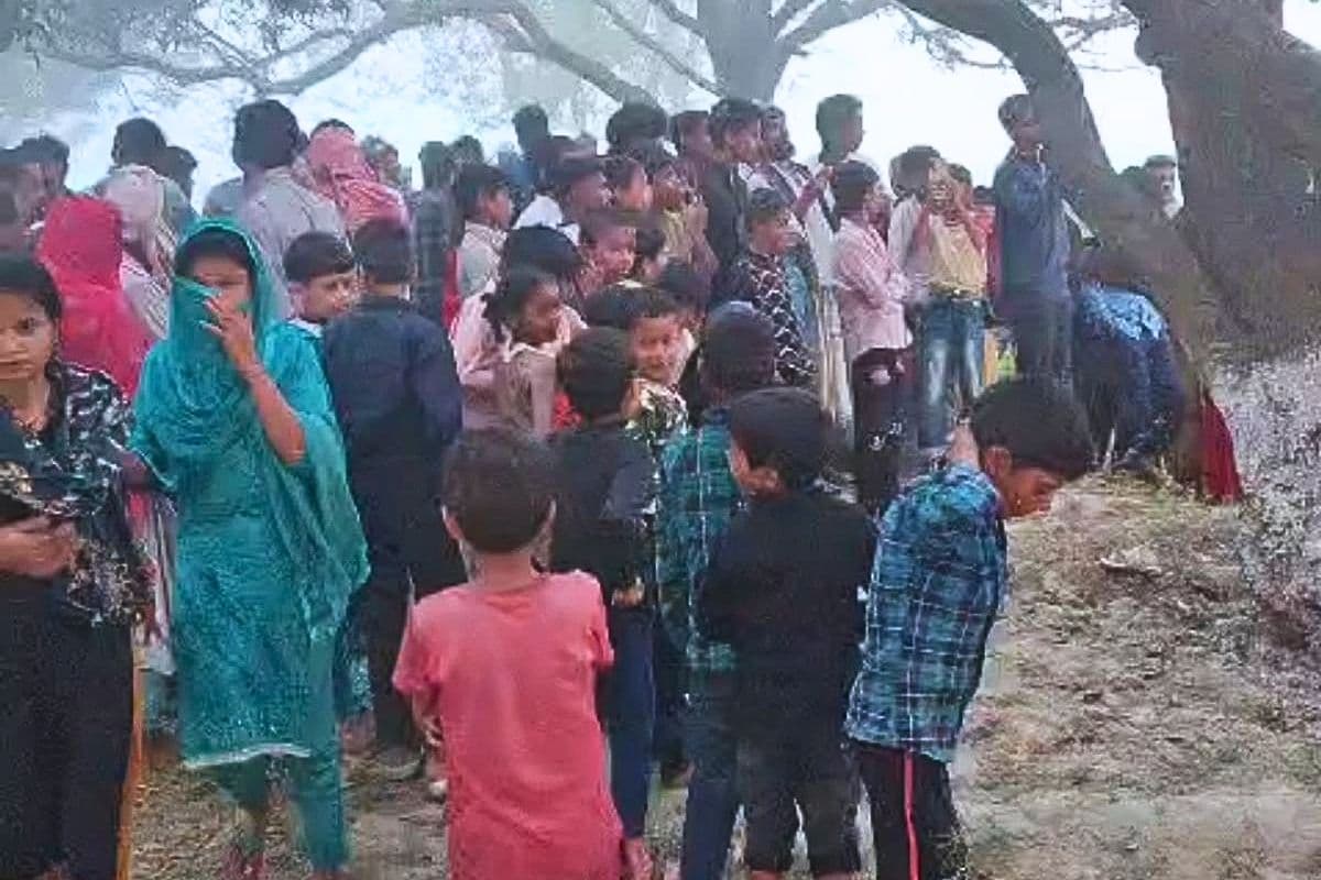 बेतिया में पेड़ से लटका मिला लड़का-लड़की का शव, परिजन बोले- सेहरी से पहले दोनों हुए थे गायब