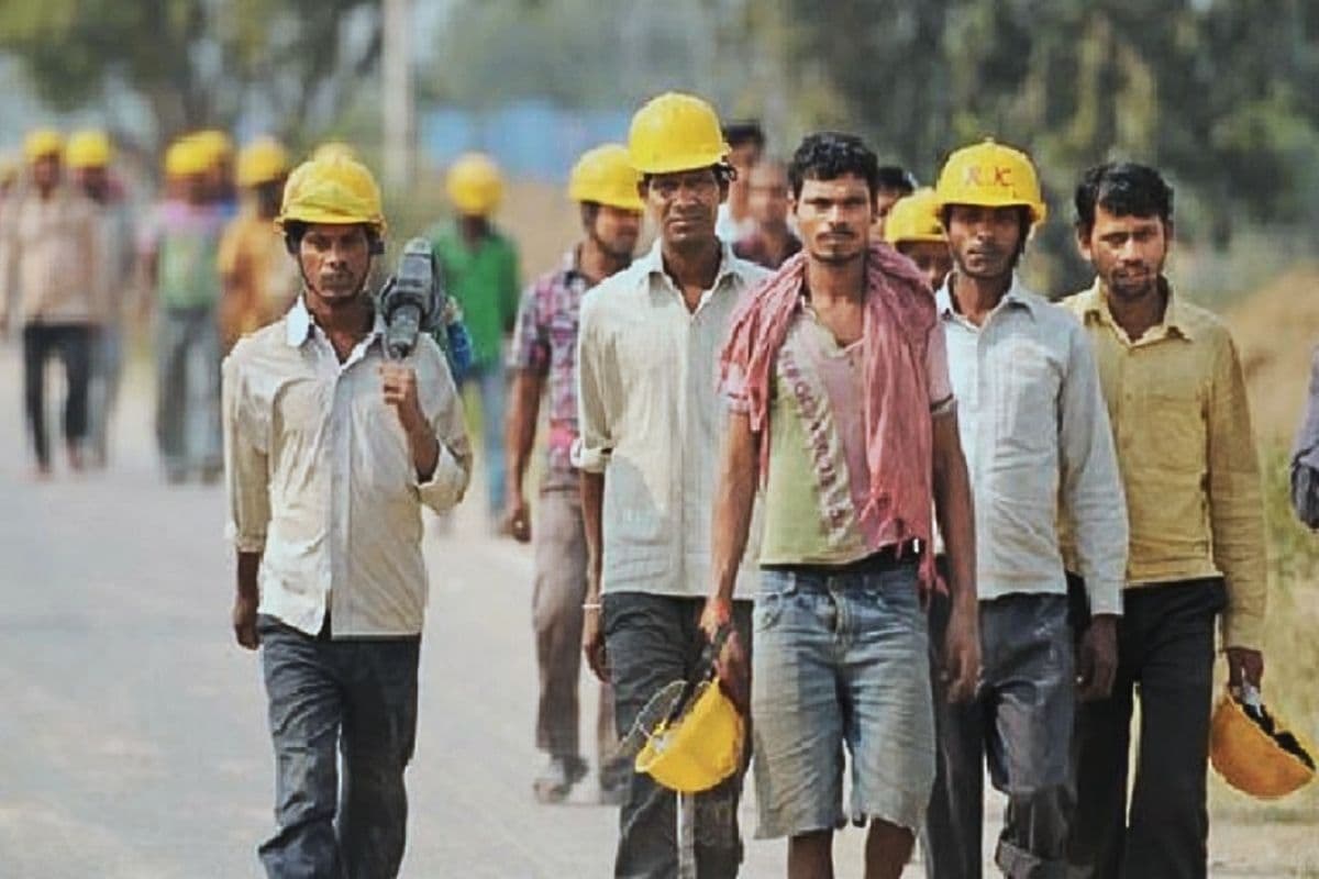 बिहार में पहली बार प्रवासी मजदूरों का डेटाबेस होगा तैयार, पटना में बनेगा कॉल सेंटर