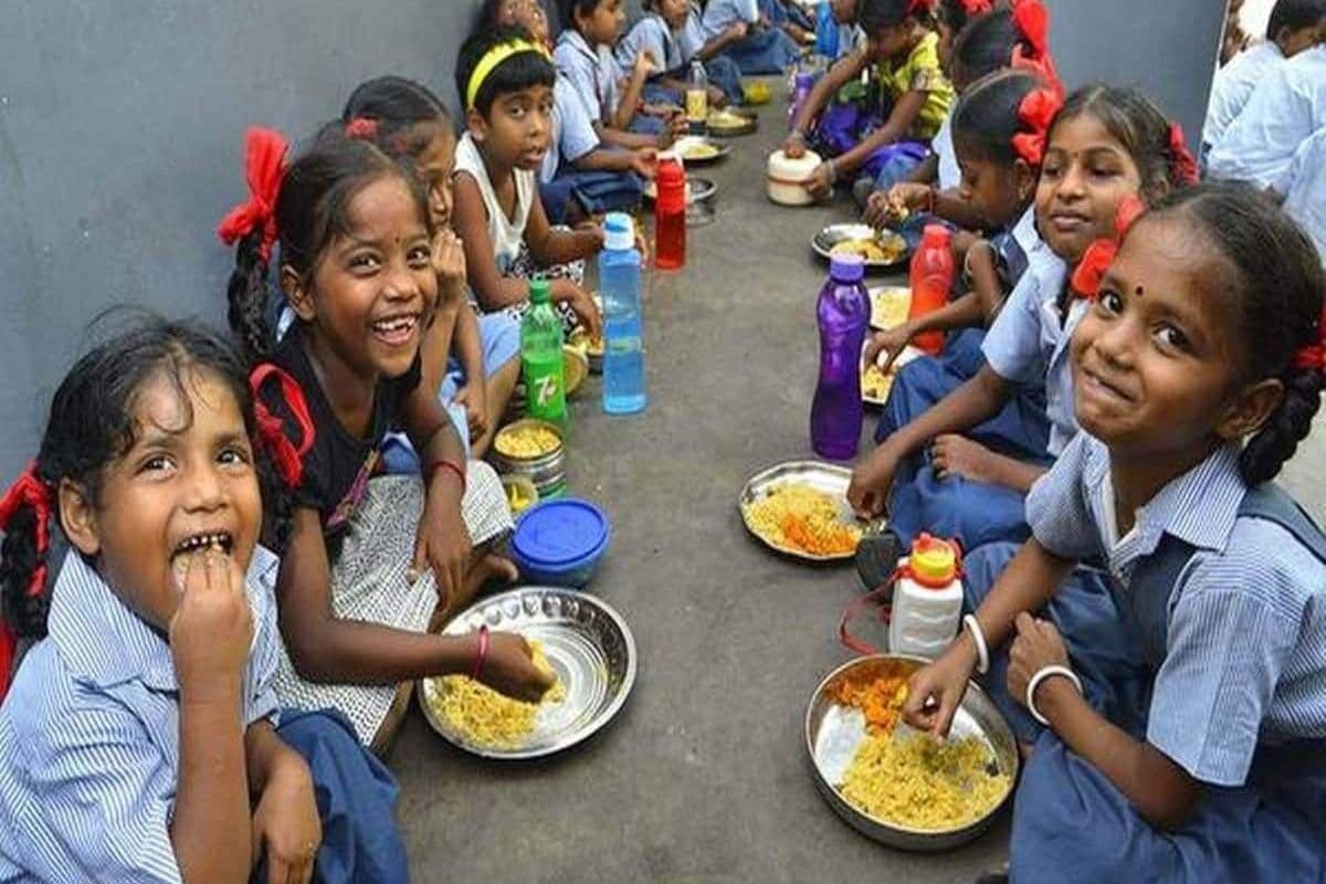 बिहार के 1.30 करोड़ बच्चों के मिड-डे मील पर सरकार का आदेश, किसी भी हालत में बंद नहीं होगा दोपहर का भोजन