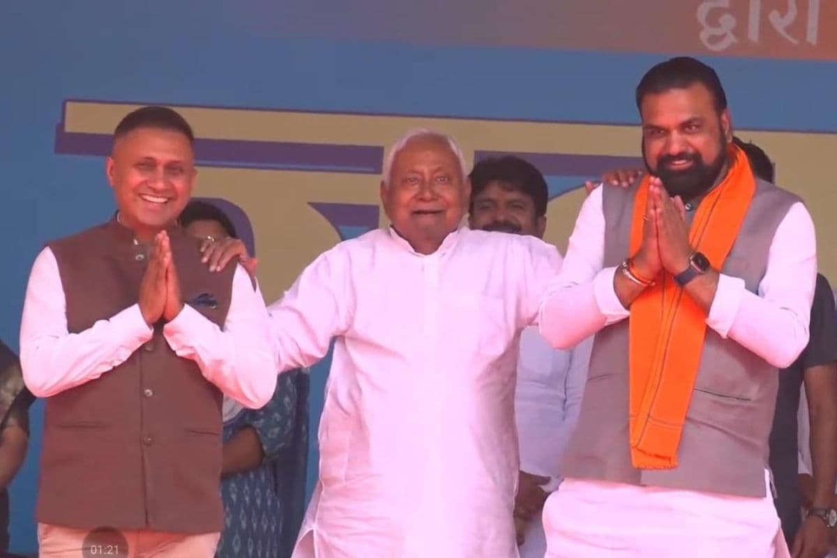 सीएम नीतीश ने सम्राट चौधरी और IPS आनंद मिश्रा के कंधे पर रखा हाथ, 50 KG की माला से भव्य स्वागत