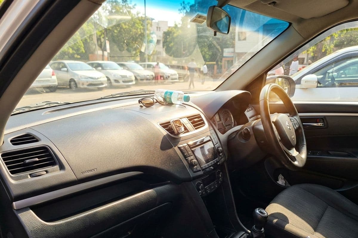 तेज धूप में खराब हो सकता है कार का डैशबोर्ड, बचाने के लिए अपनाएं ये आसान तरीके