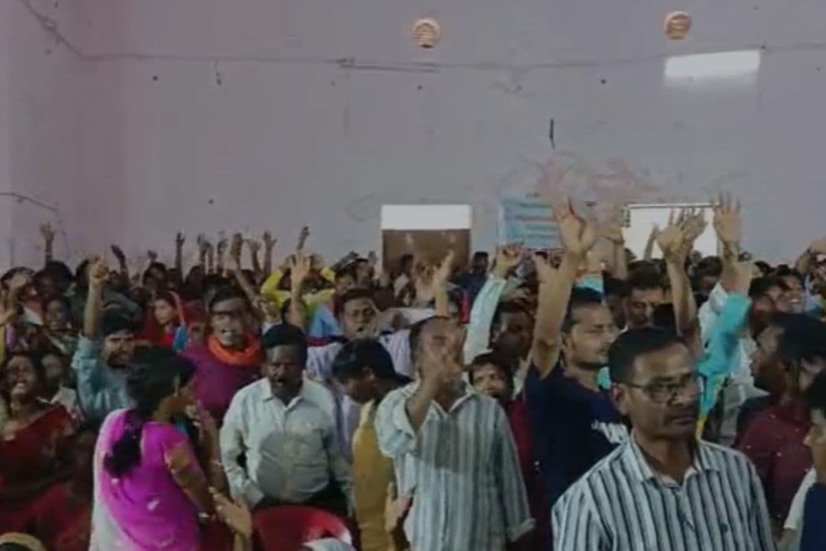 धनबाद में मधुबन कोल प्रोजेक्ट की जनसुनवाई में ग्रामीणों का हंगामा, बीसीसीएल के खिलाफ नारेबाजी 