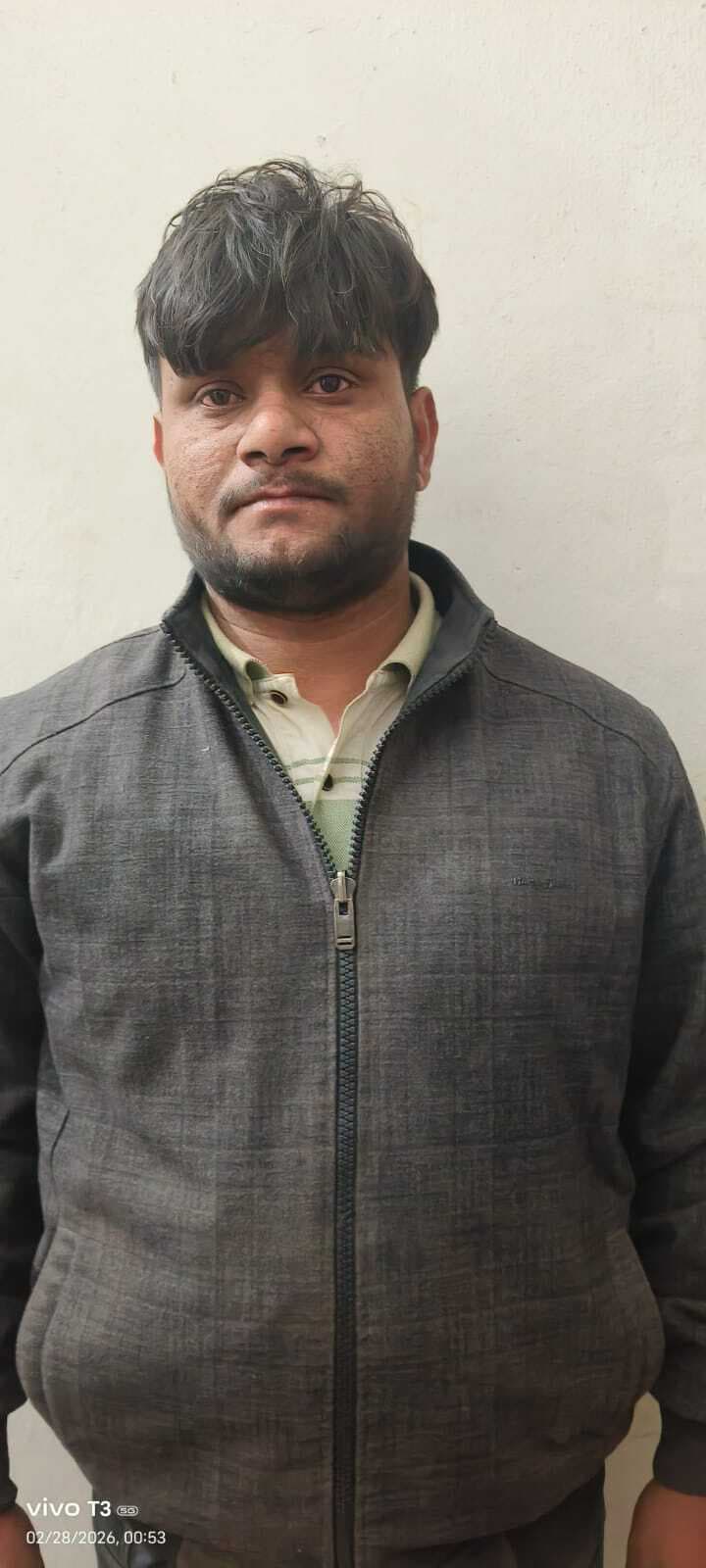 कट्टा व तीन कारतूस के साथ युवक गिरफ्तार, भेजा जेल