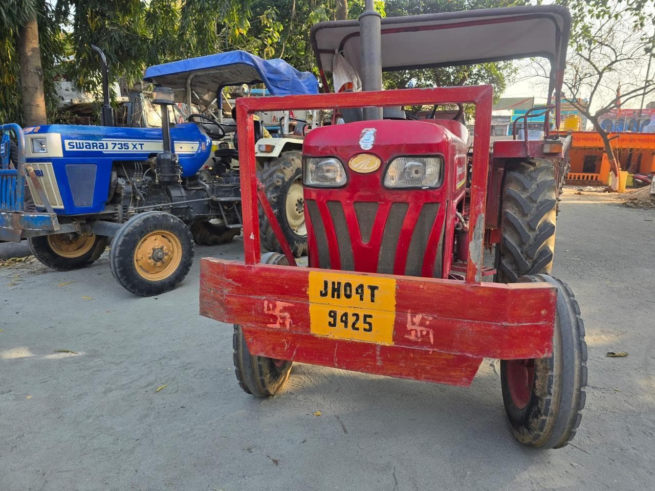 Giridih News :सीओ ने जब्त किये अवैध बालू लदे दो ट्रैक्टर