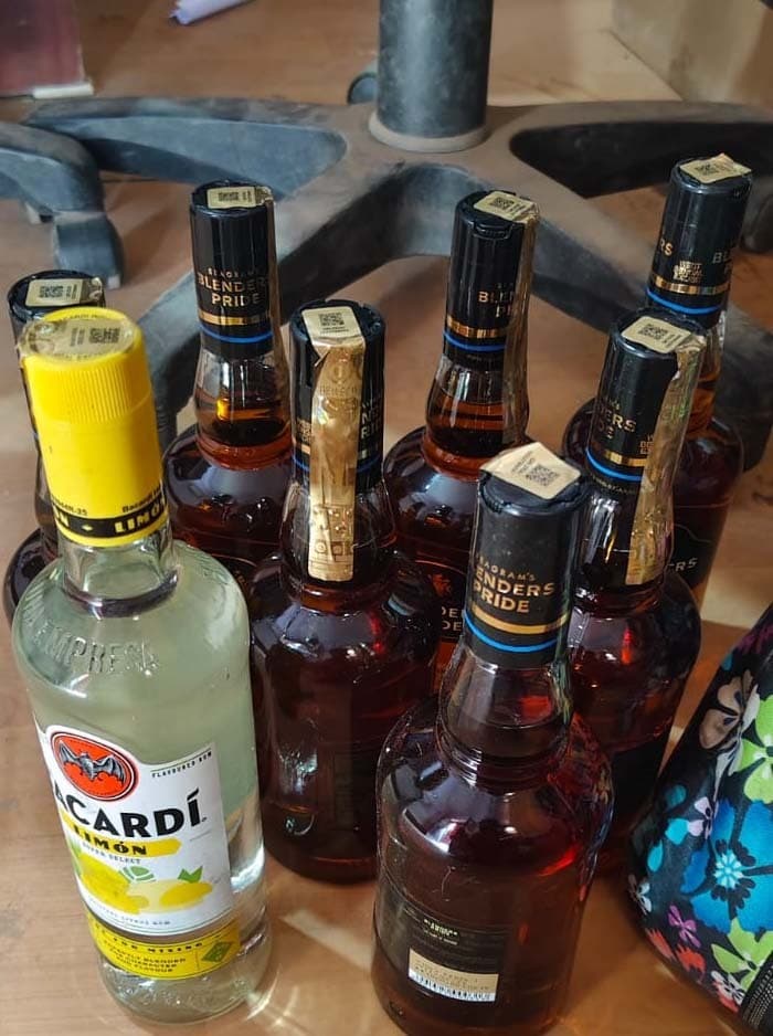 भवानीपुर में शराब बरामद, महिला तस्कर फरार