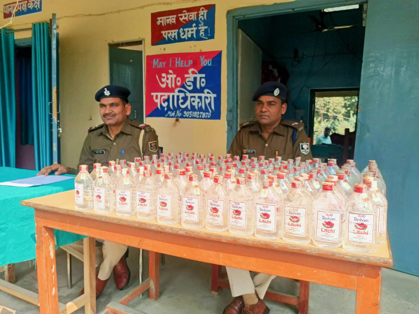 बाइक पद लदा 417 बोतल नेपाली देसी शराब जब्त