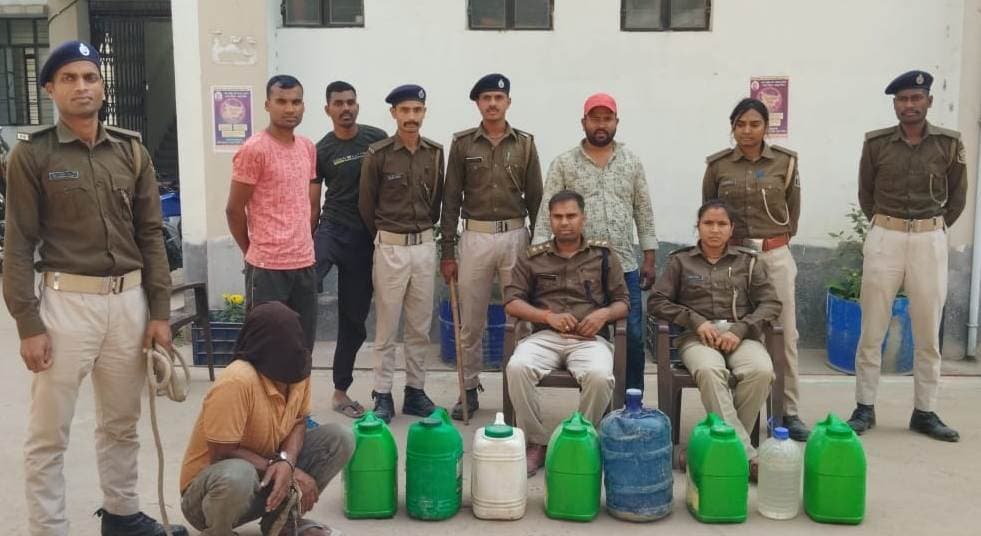 होली पर शराब के खिलाफ पुलिस सख्त, लगातार पकड़ा रही शराब