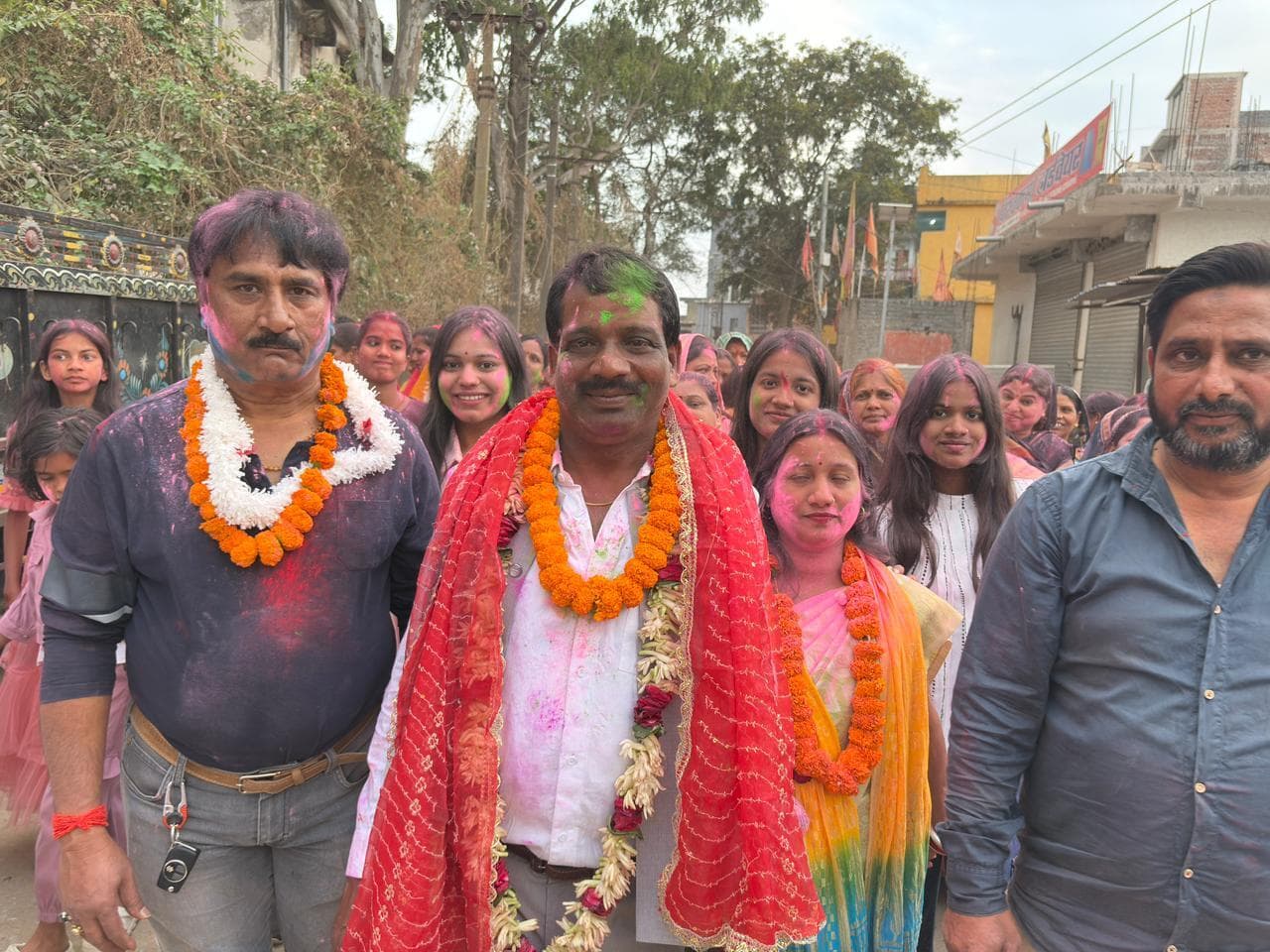 वार्ड नंबर सात के पार्षद ने निकाला विजय जुलूस