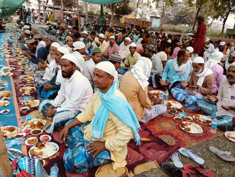 बेनी मजार शरीफ में दावत ए इफ्तार का आयोजन