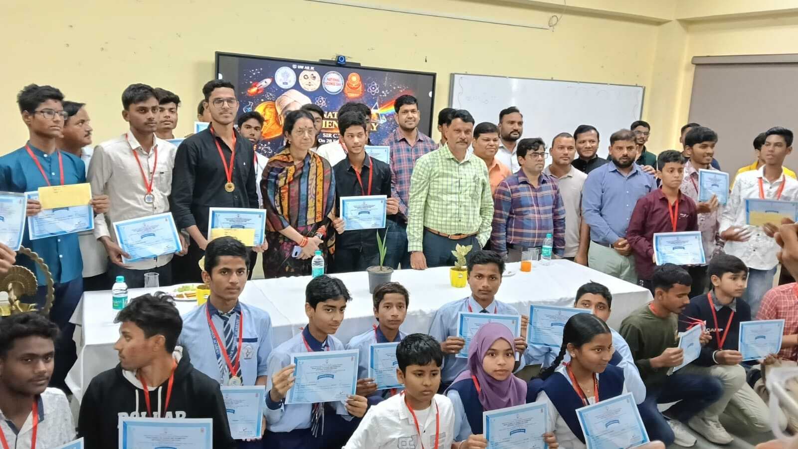 सर सीवी रमन टैलेंट सर्च टेस्ट इन साइंस के सफल छात्र सम्मानित