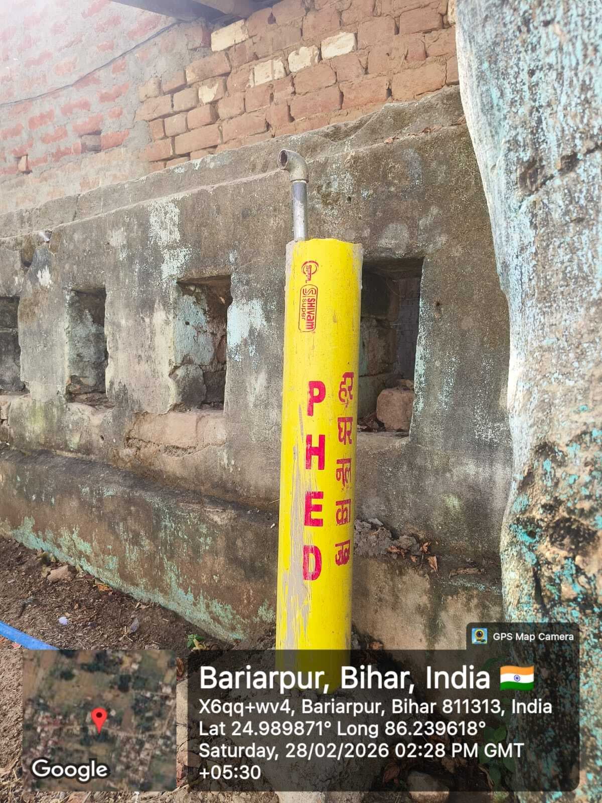 एक जगह पर दो बोरिंग, घर में नहीं पहुंचा पानी