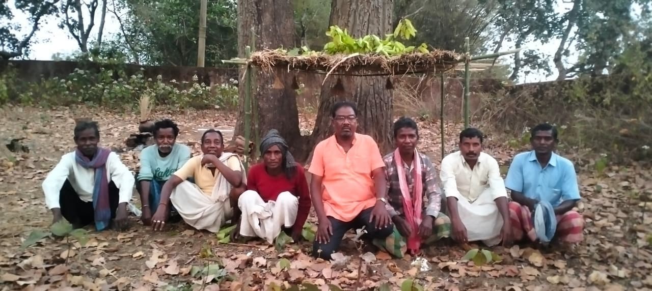 सगराजोर में आदिवासी समुदाय के लोगों ने रूढ़िवादी प्रथा के तहत की माघ पूजा