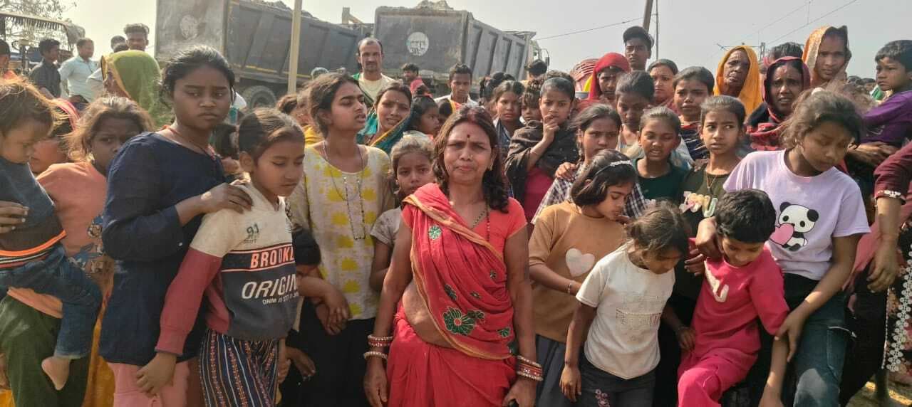 महिला ने रेलवे रिटायर्ड पुल संख्या 51 से बागमती नदी में लगाई छलांग, लापता