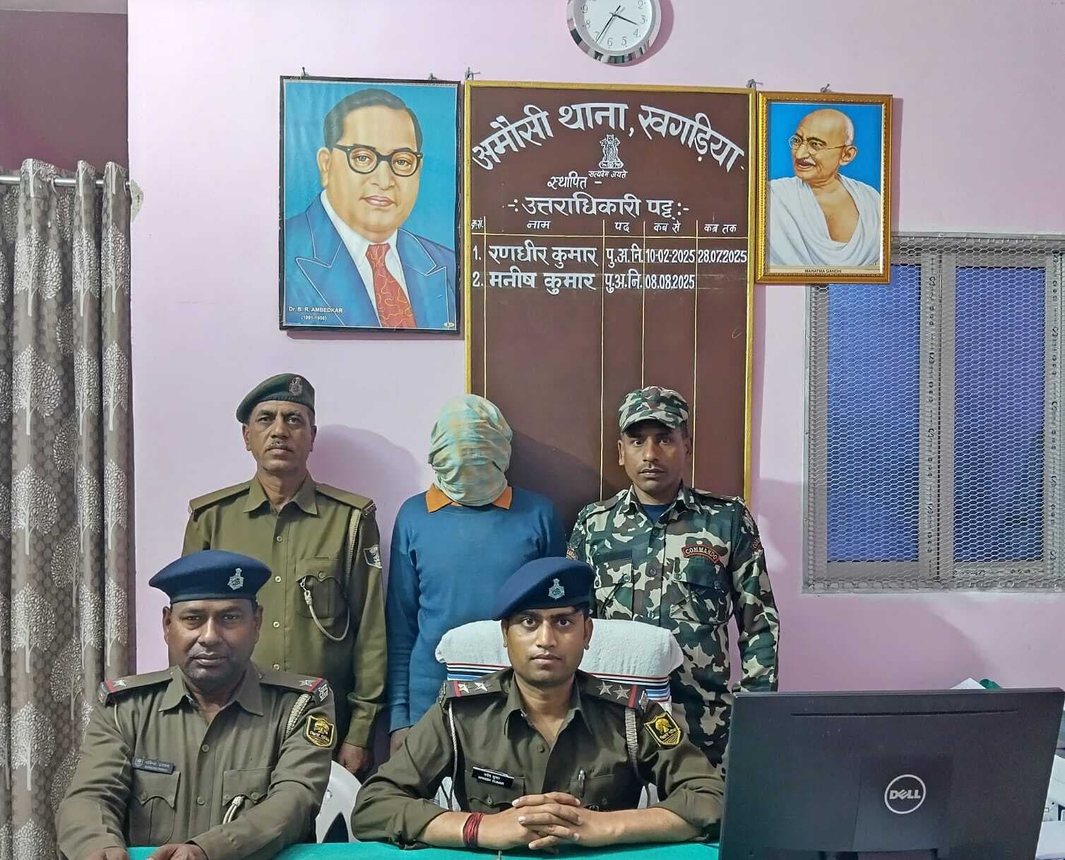 अलग-अलग जगहों से दो हथियार तस्कर तीन कट्टा व नौ कारतूस के साथ गिरफ्तार