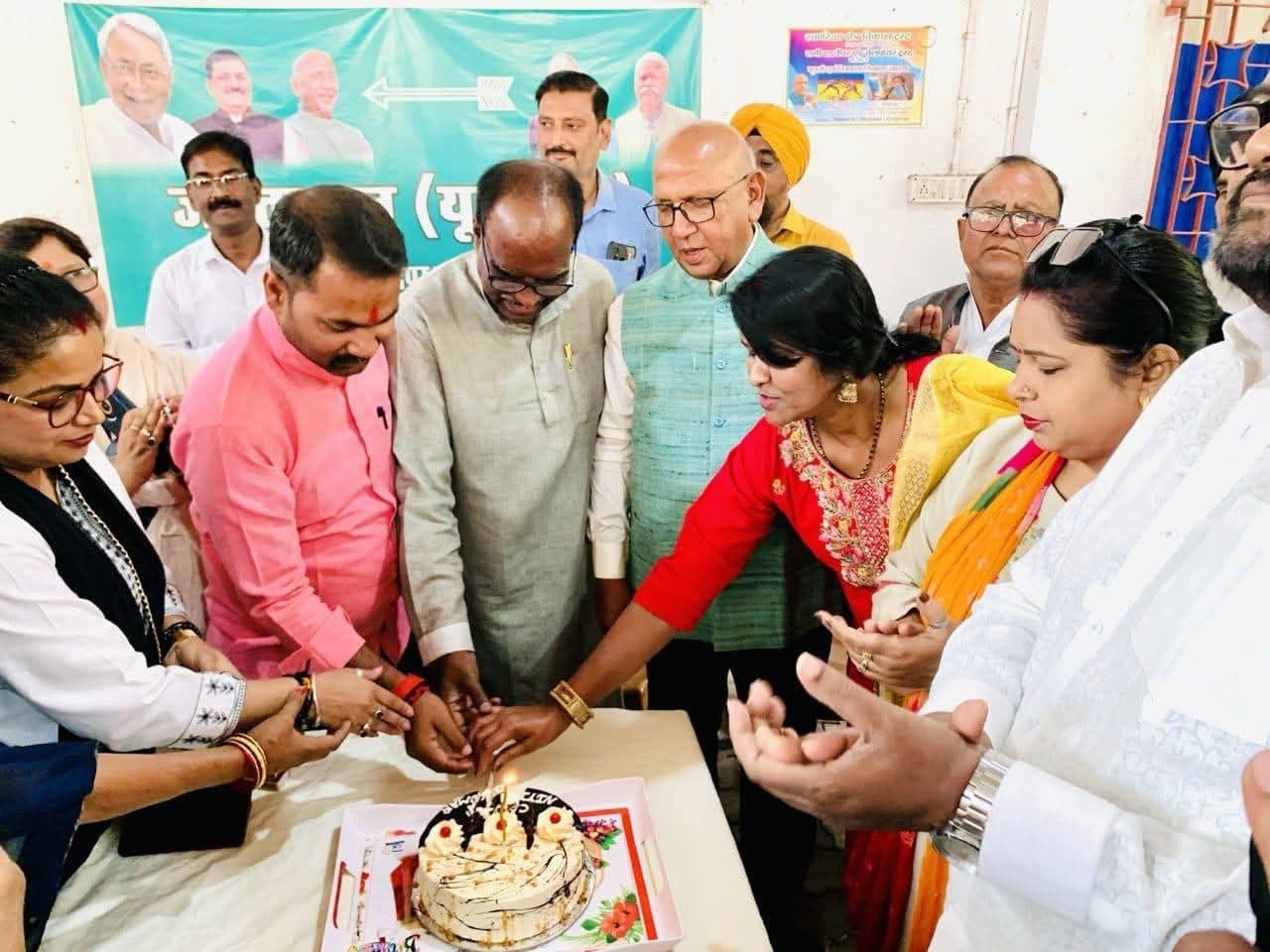 Jamshedpur News : सरयू राय ने बारीडीह में ''सुशासन दिवस'' के रूप में मनाया नीतीश कुमार का जन्मदिन