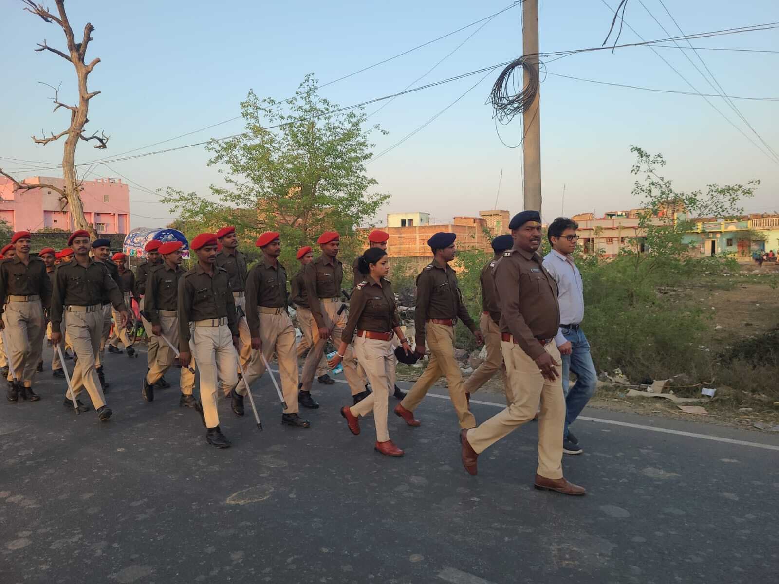 होली पर्व को लेकर पुलिस ने किया फ्लैग मार्च