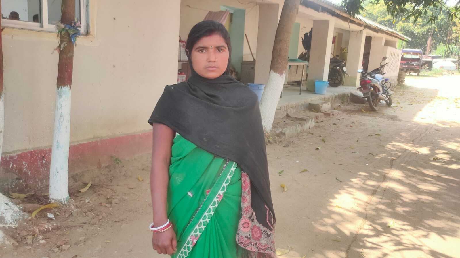 खेत में कचरा फेंकने के विवाद में दो पक्षों के बीच मारपीट