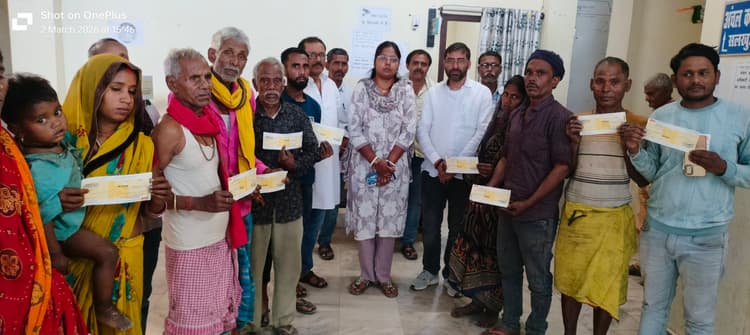 अग्नि पीड़ितों को सीओ ने तत्काल दी राहत