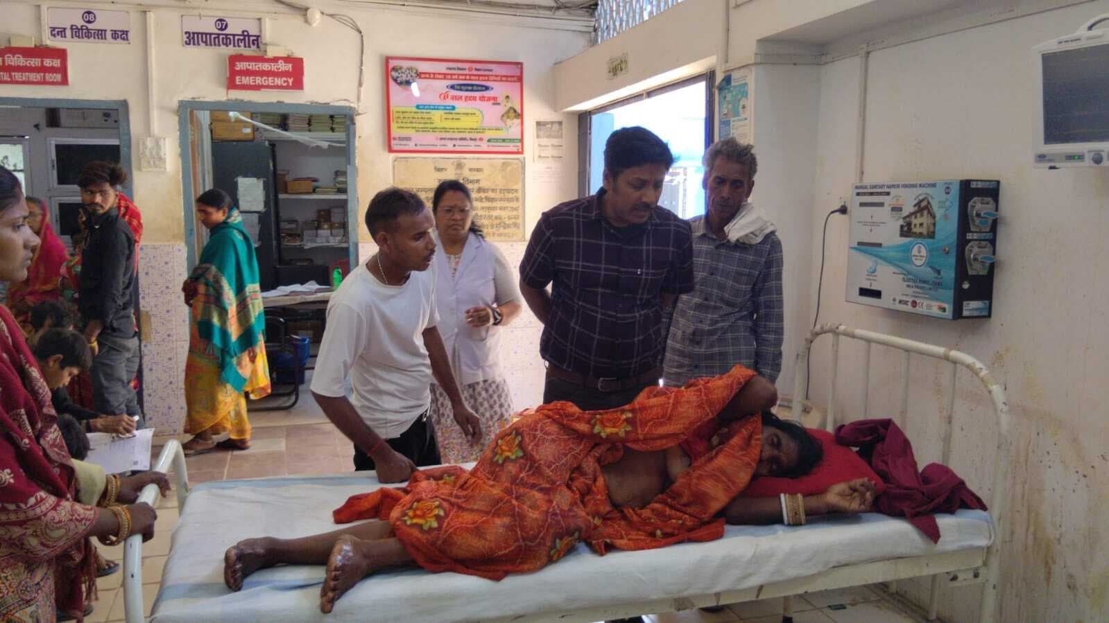 बाइक से गिरकर महिला जख्मी, रेफर