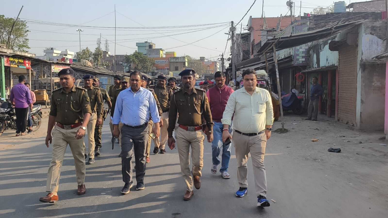 पोठिया थाना पुलिस ने निकाला फ्लैग मार्च