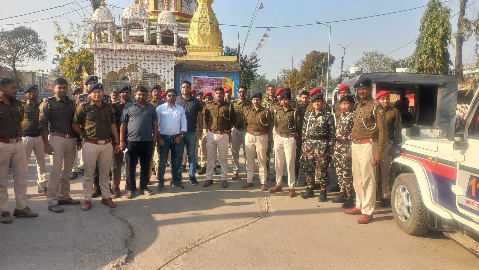 बरारी में होली को लेकर प्रशासन ने निकाला फ्लैग मार्च