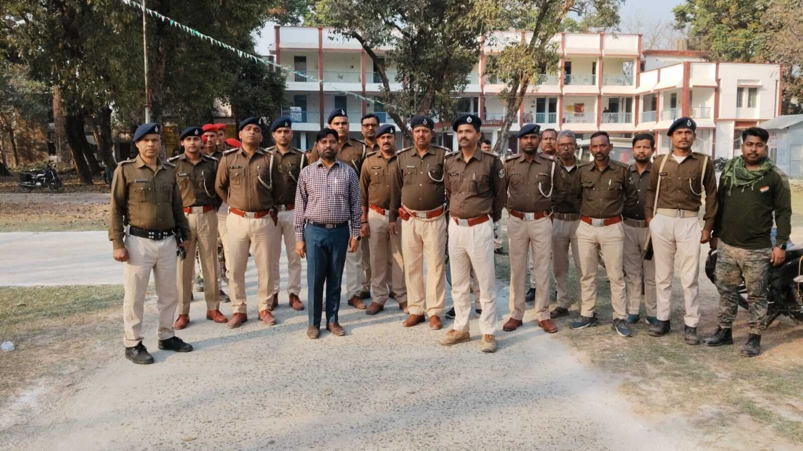 होली को लेकर प्रशासन अलर्ट, एसडीओ के नेतृत्व में निकाला गया फ्लैग मार्च