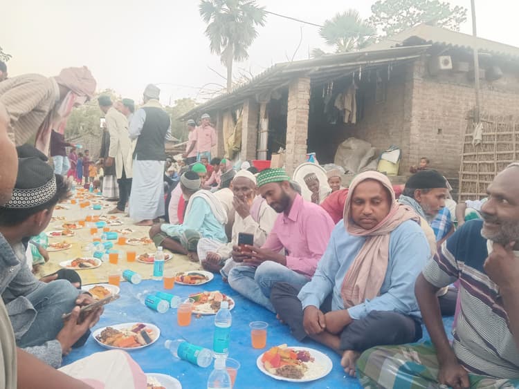 मंसूरगंज ढेरुआ में इफ्तार पार्टी का आयोजन