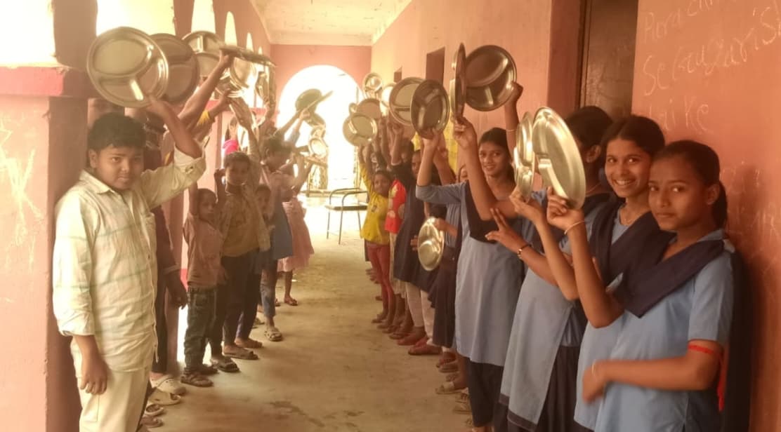 एमडीएम बंद रहने से 200 छात्र-छात्राएं भूखे लौटे घर