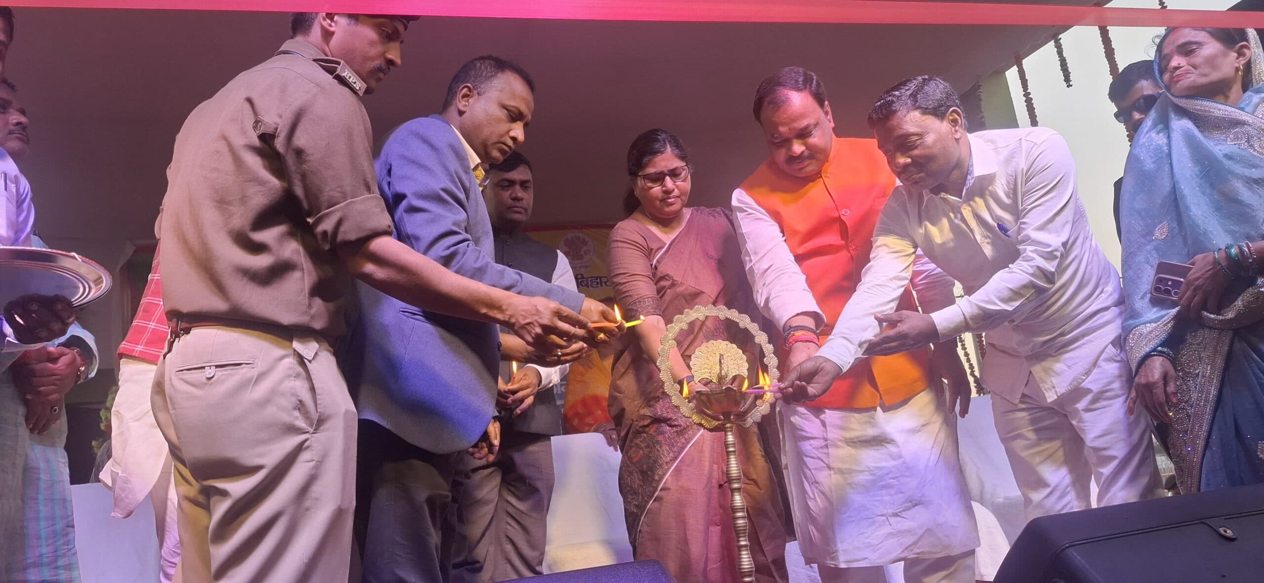 बनमनखी में राजकीय होलिका दहन महोत्सव में आतिशबाजी के बीच जली होलिका