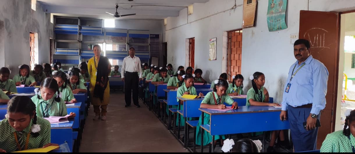 आठवीं की बोर्ड परीक्षा शांतिपूर्ण संपन्न