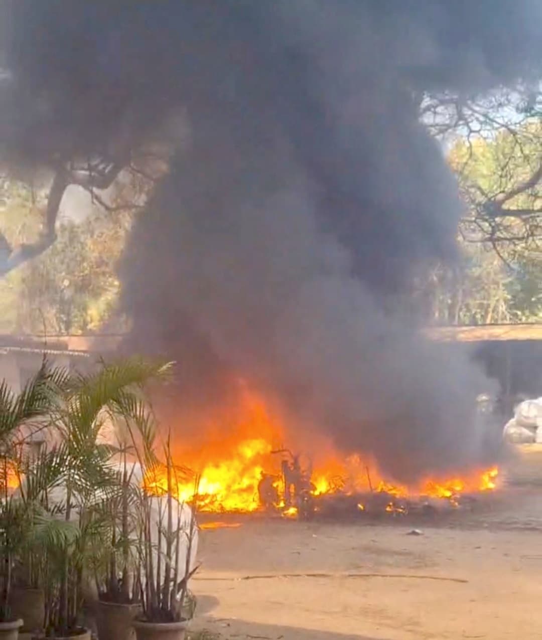 Bokaro News : होंडा शोरूम के सर्विस सेंटर के गोदाम में लगी आग, अफरा-तफरी