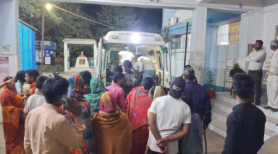 छत से गिरकर किशोर गंभीर रूप से घायल, रेफर