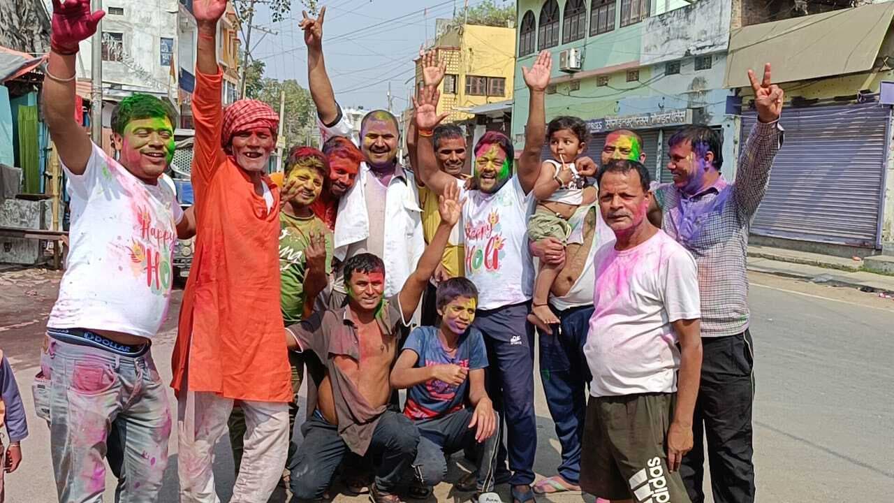 उत्साह व उल्लास के साथ मनाया गया होली, बच्चों व महिलाओं में पर्व को लेकर दिखा उत्साह