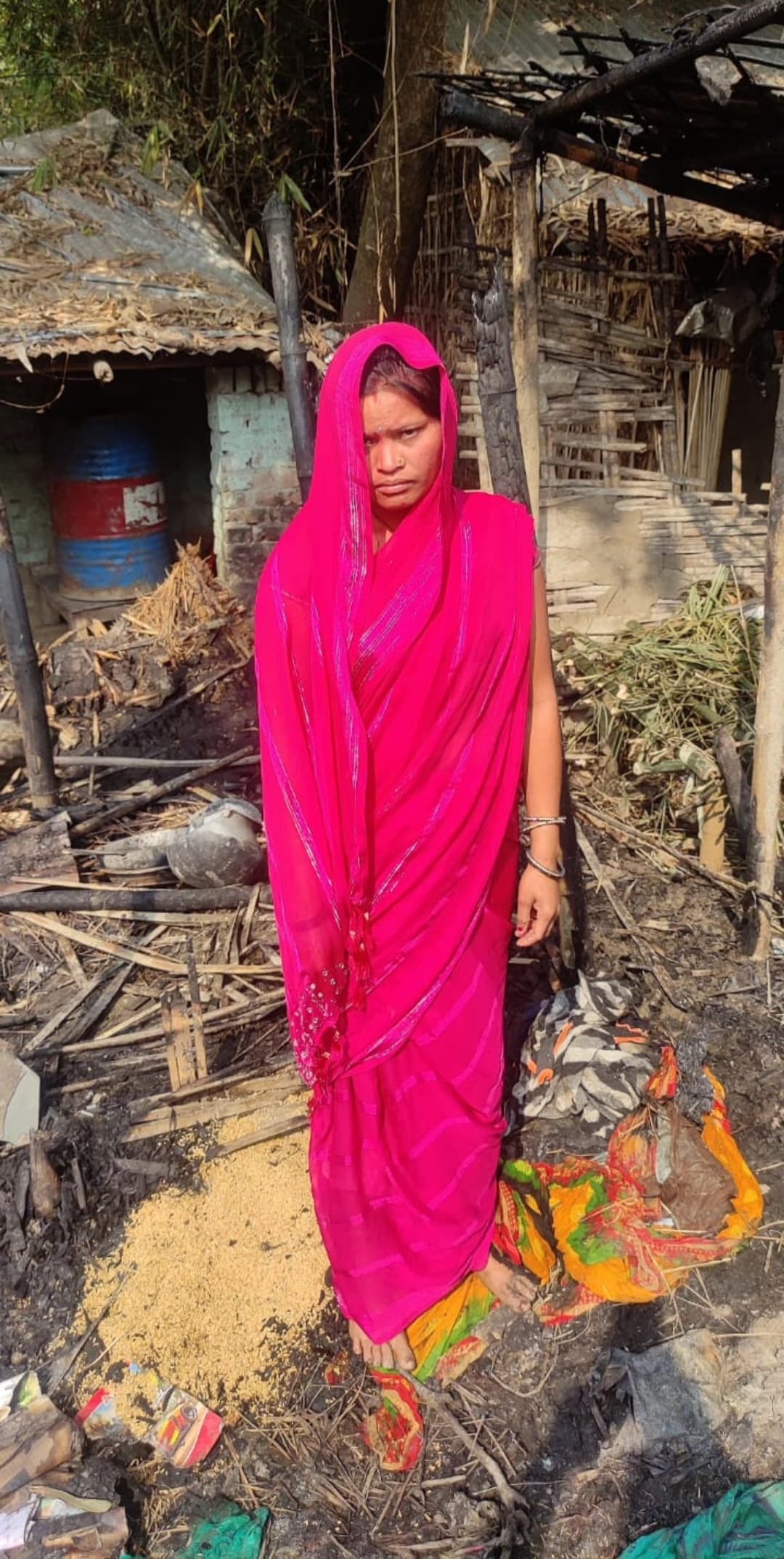 तीन परिवार का घर जले, दो लाख की संपत्ति का नुकसान