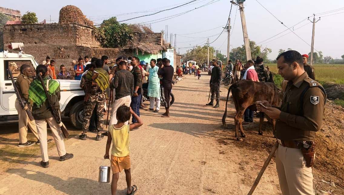 मोहनपुर गांव में दो पक्षों के बीच जमकर मारपीट व गोलीबारी