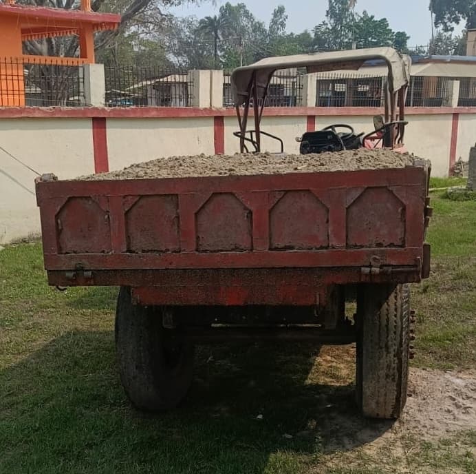 नागर नदी से बालू खनन पर कार्रवाई, ट्रैक्टर जब्त